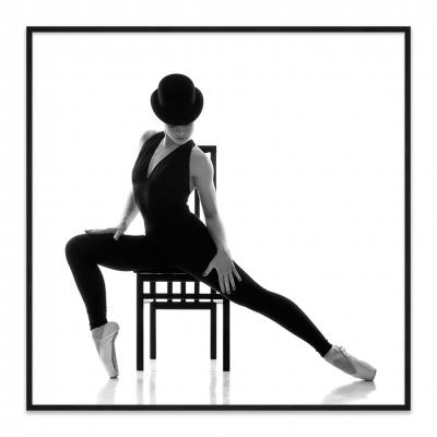 CUADRO BAILARINA POSANDO SENTADA